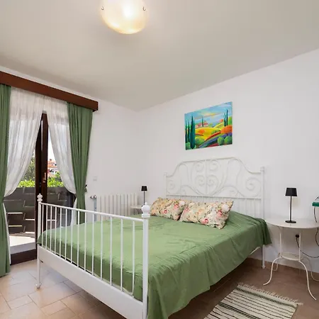 Beautiful In With House Sea View