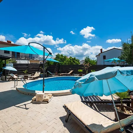 Beautiful In With House Sea View דירה