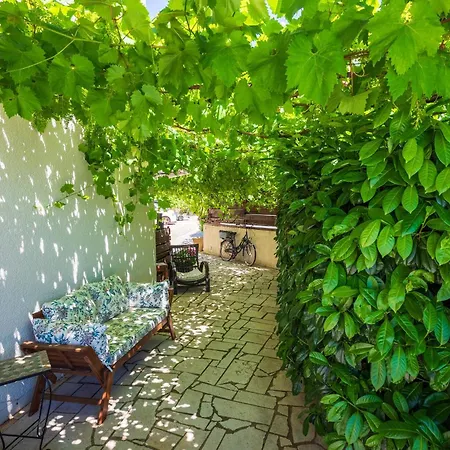 Beautiful In With House Sea View דירה