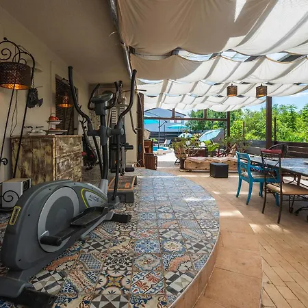דירה Beautiful In With House Sea View פרוי